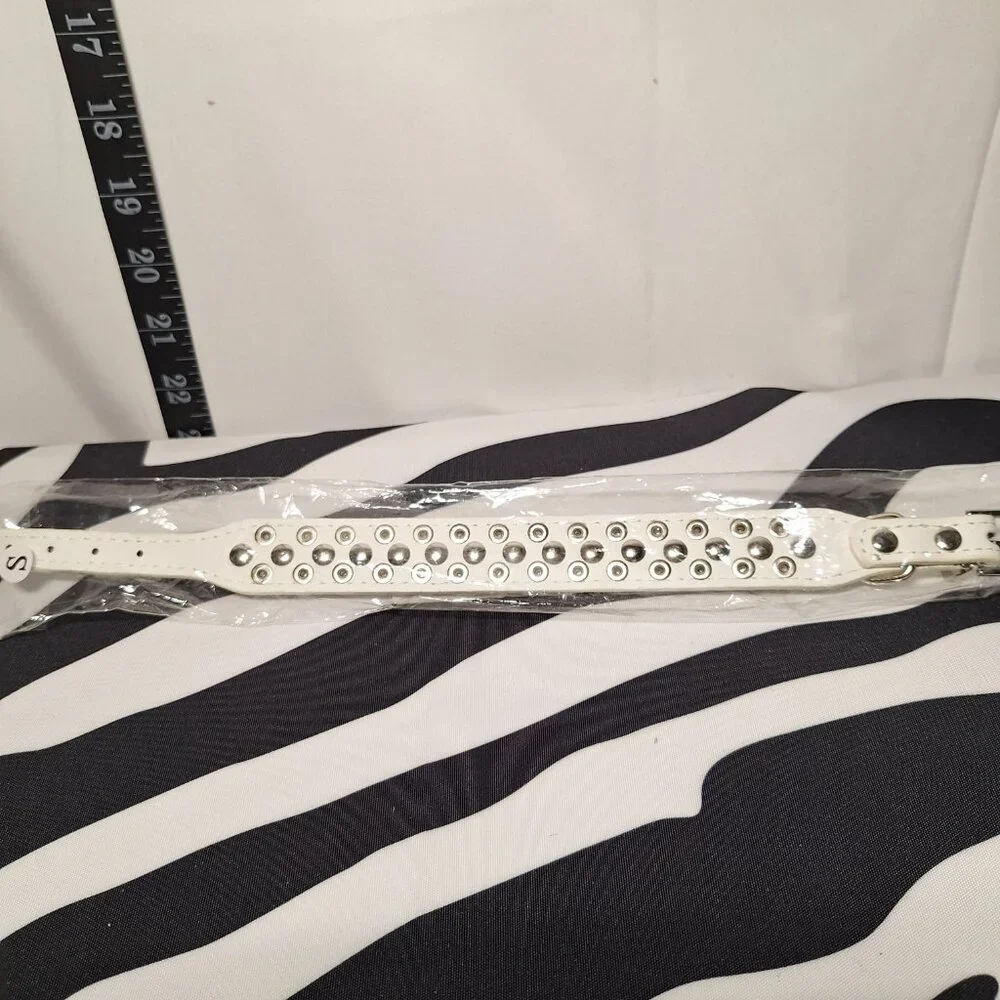 NWT Spiked Dog Collar white Size: S (10.2
